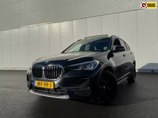 BMW X1 SDrive18i Executive * Panoramadak * Head-up display * Stoelverwarming