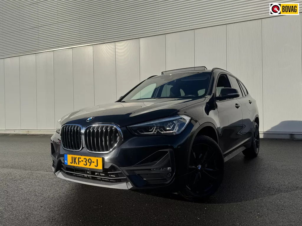 BMW X1 SDrive18i Executive * Panoramadak * Head-up display * Stoelverwarming