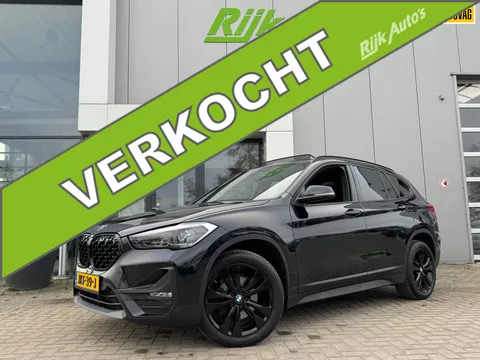 BMW X1 SDrive18i Executive * Panoramadak * Head-up display * Stoelverwarming