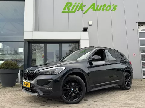 BMW X1 SDrive18i Executive * Panoramadak * Head-up display * Stoelverwarming