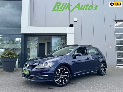 Volkswagen Golf 1.0 TSI * Panoramadak * Camera * Navigatie * Massage Stoel