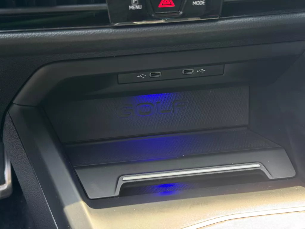 Volkswagen Golf 2.0 TSI GTI * Camera * Stoel + Stuur Verwarming * Carplay * IQ Light Volkswagen Golf 2.0 TSI GTI * Camera * Stoel + Stuur Verwarming * Carplay * IQ Light