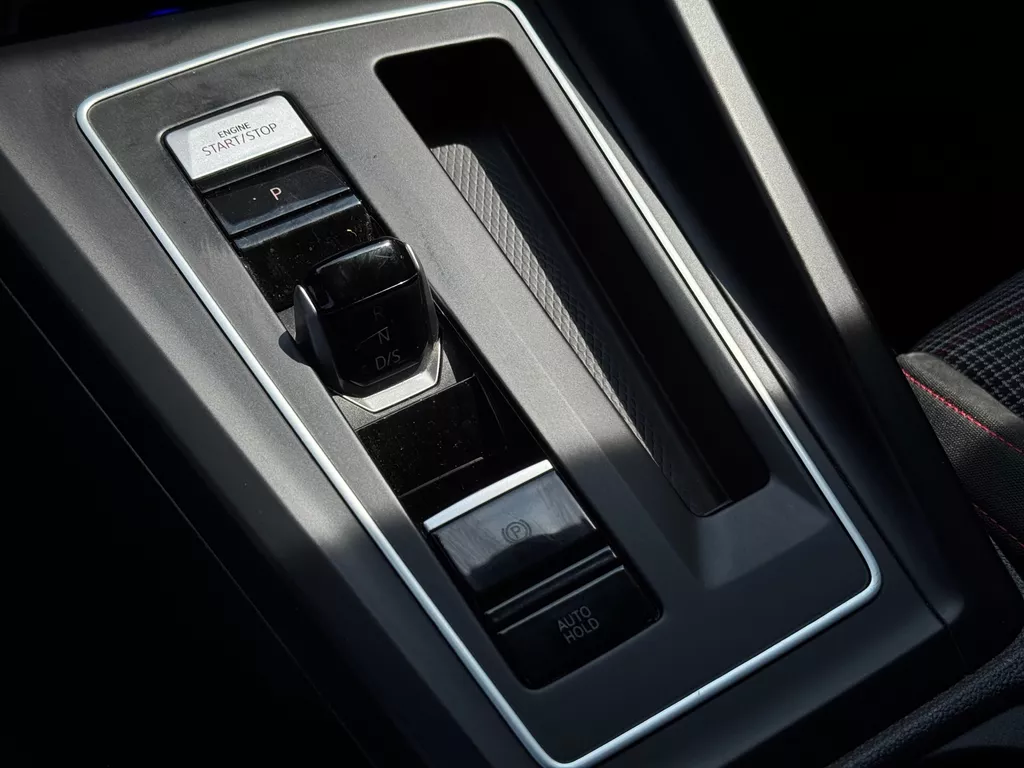 Volkswagen Golf 2.0 TSI GTI * Camera * Stoel + Stuur Verwarming * Carplay * IQ Light Volkswagen Golf 2.0 TSI GTI * Camera * Stoel + Stuur Verwarming * Carplay * IQ Light