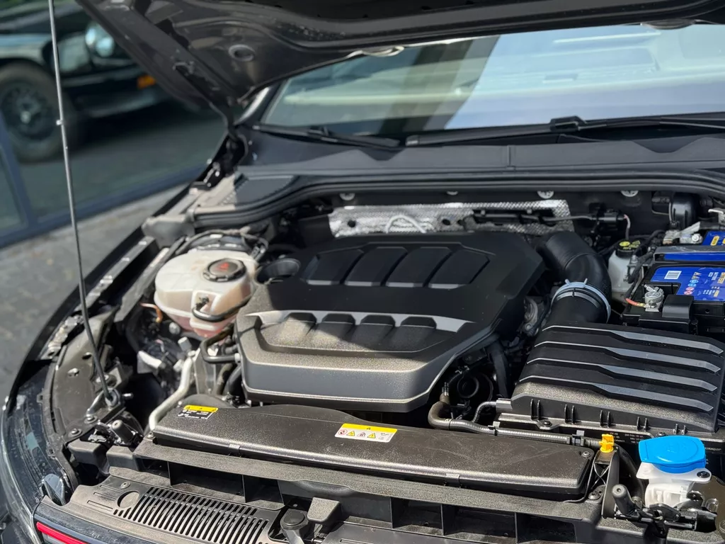 Volkswagen Golf 2.0 TSI GTI * Camera * Stoel + Stuur Verwarming * Carplay * IQ Light Volkswagen Golf 2.0 TSI GTI * Camera * Stoel + Stuur Verwarming * Carplay * IQ Light