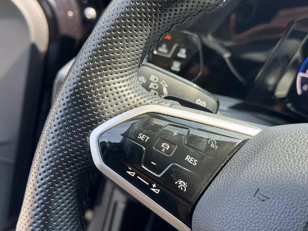 Volkswagen Golf 2.0 TSI GTI * Camera * Stoel + Stuur Verwarming * Carplay * IQ Light Volkswagen Golf 2.0 TSI GTI * Camera * Stoel + Stuur Verwarming * Carplay * IQ Light