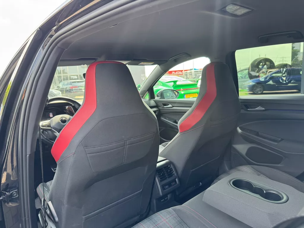 Volkswagen Golf 2.0 TSI GTI * Camera * Stoel + Stuur Verwarming * Carplay * IQ Light Volkswagen Golf 2.0 TSI GTI * Camera * Stoel + Stuur Verwarming * Carplay * IQ Light