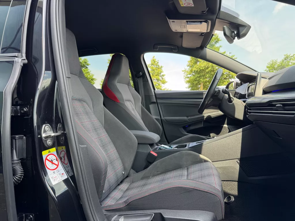 Volkswagen Golf 2.0 TSI GTI * Camera * Stoel + Stuur Verwarming * Carplay * IQ Light Volkswagen Golf 2.0 TSI GTI * Camera * Stoel + Stuur Verwarming * Carplay * IQ Light