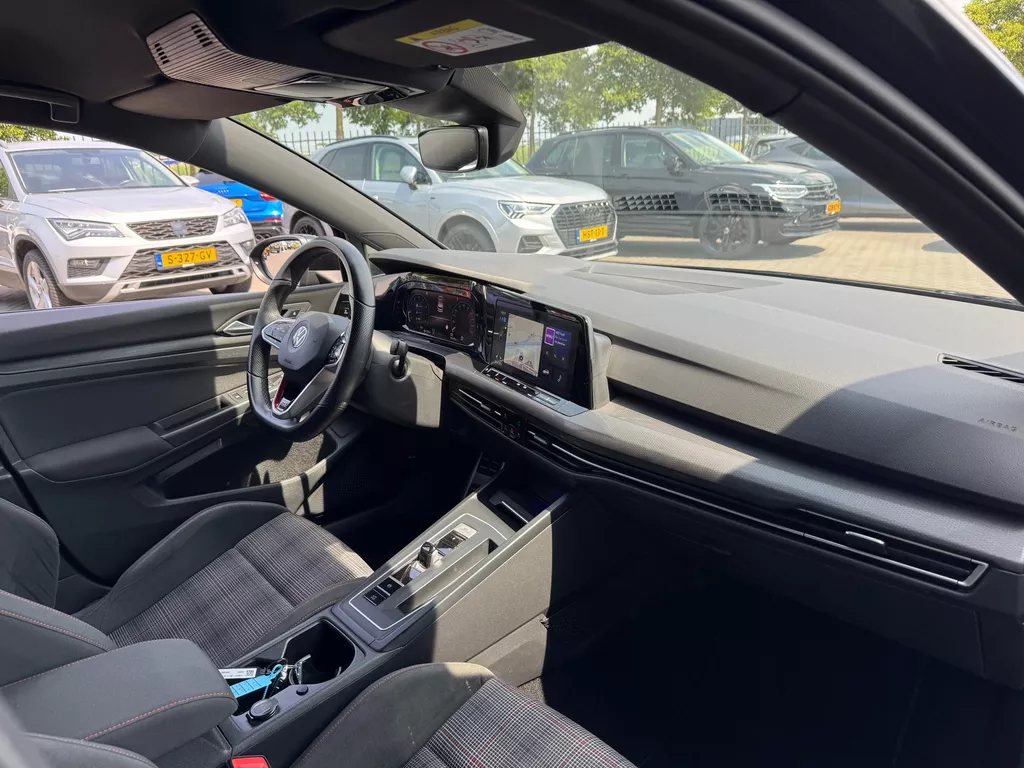 Volkswagen Golf 2.0 TSI GTI * Camera * Stoel + Stuur Verwarming * Carplay * IQ Light Volkswagen Golf 2.0 TSI GTI * Camera * Stoel + Stuur Verwarming * Carplay * IQ Light