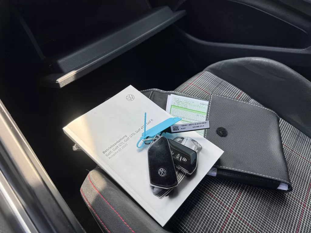 Volkswagen Golf 2.0 TSI GTI * Camera * Stoel + Stuur Verwarming * Carplay * IQ Light Volkswagen Golf 2.0 TSI GTI * Camera * Stoel + Stuur Verwarming * Carplay * IQ Light