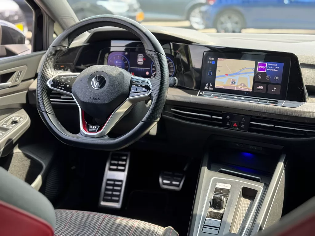 Volkswagen Golf 2.0 TSI GTI * Camera * Stoel + Stuur Verwarming * Carplay * IQ Light Volkswagen Golf 2.0 TSI GTI * Camera * Stoel + Stuur Verwarming * Carplay * IQ Light