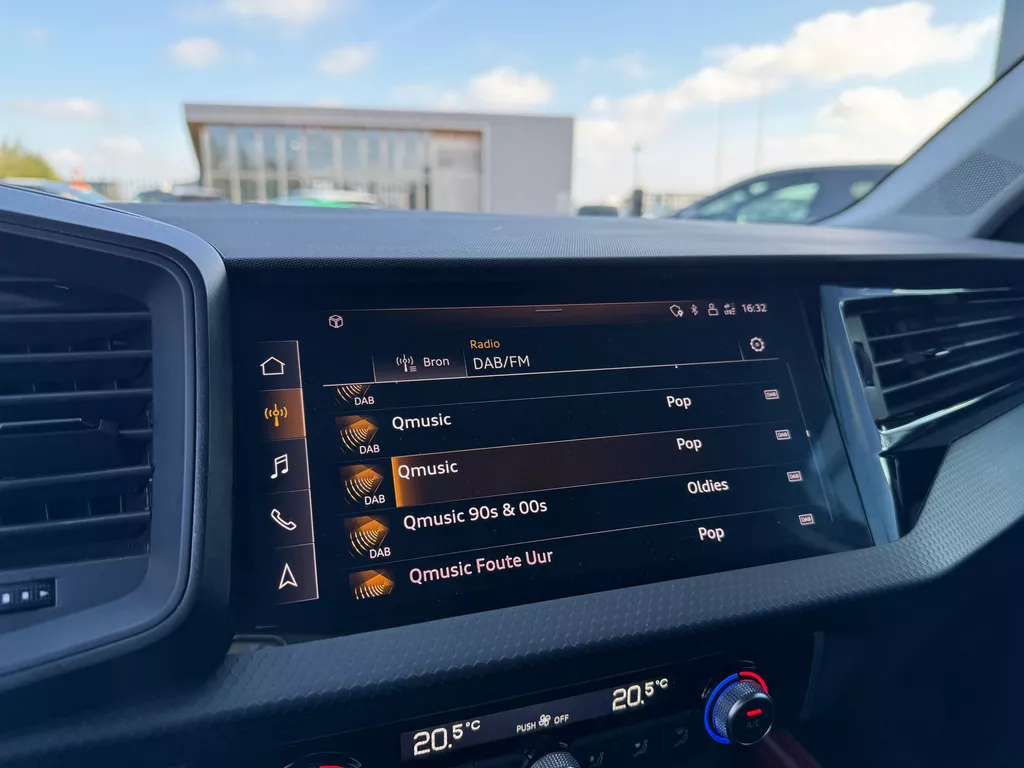 Audi A1 SPORTBACK 25 TFSI Edition S- Line * Carplay * Led * Automaat Audi A1 SPORTBACK 25 TFSI Edition S- Line * Carplay * Led * Automaat