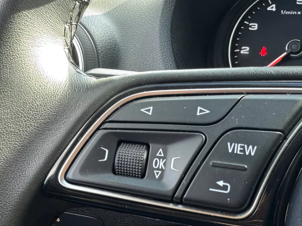 Audi Q2 35 TFSI S-Line * Camera * Keyless * Stoelverwarming Audi Q2 35 TFSI S-Line * Camera * Keyless * Stoelverwarming