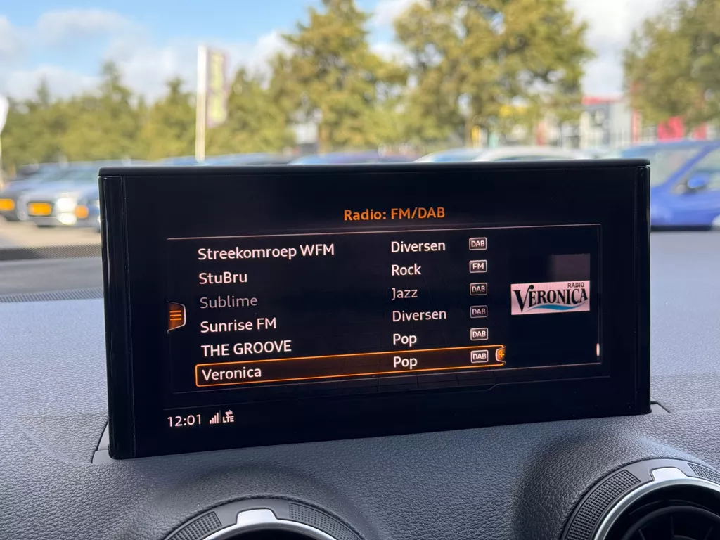 Audi Q2 35 TFSI S-Line * Camera * Keyless * Stoelverwarming Audi Q2 35 TFSI S-Line * Camera * Keyless * Stoelverwarming