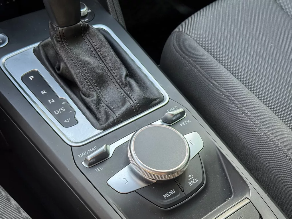 Audi Q2 35 TFSI S-Line * Camera * Keyless * Stoelverwarming Audi Q2 35 TFSI S-Line * Camera * Keyless * Stoelverwarming