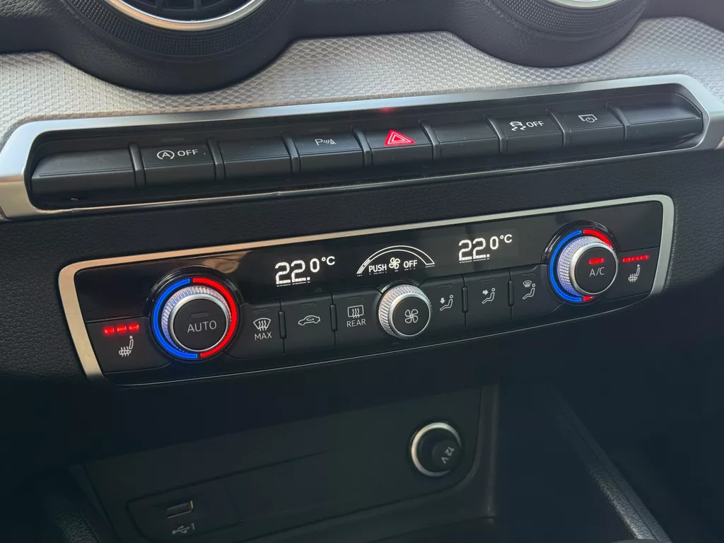 Audi Q2 35 TFSI S-Line * Camera * Keyless * Stoelverwarming Audi Q2 35 TFSI S-Line * Camera * Keyless * Stoelverwarming