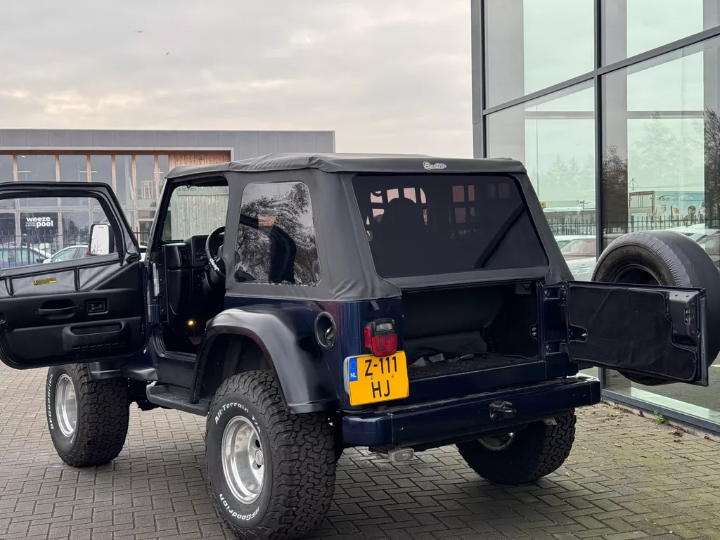 Jeep Wrangler 2.5i Softtop + Hardtop Jeep Wrangler 2.5i Softtop + Hardtop