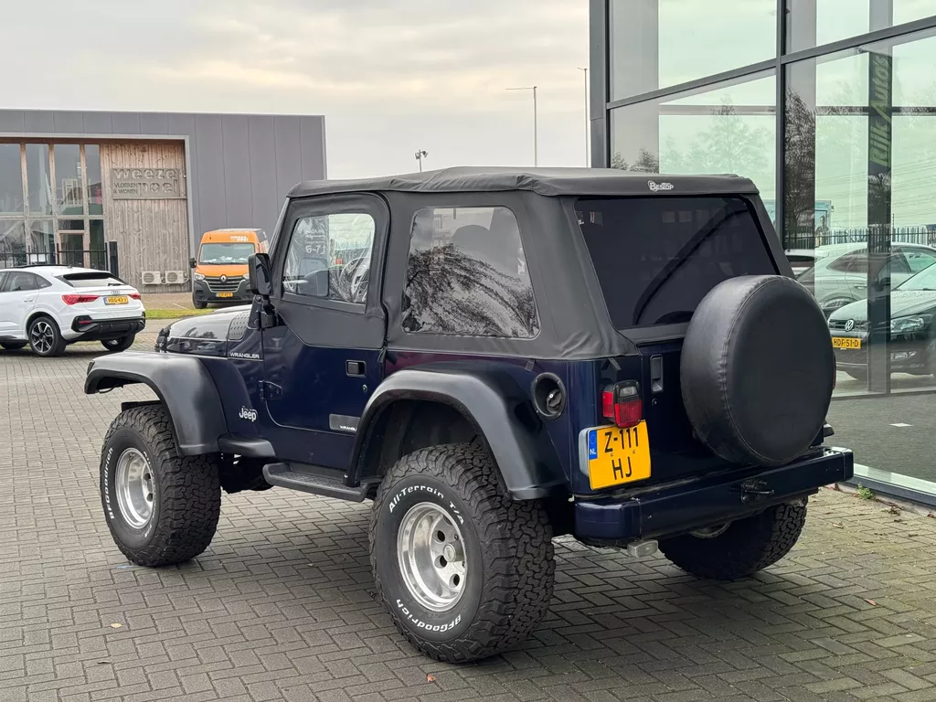 Jeep Wrangler 2.5i Softtop + Hardtop Jeep Wrangler 2.5i Softtop + Hardtop