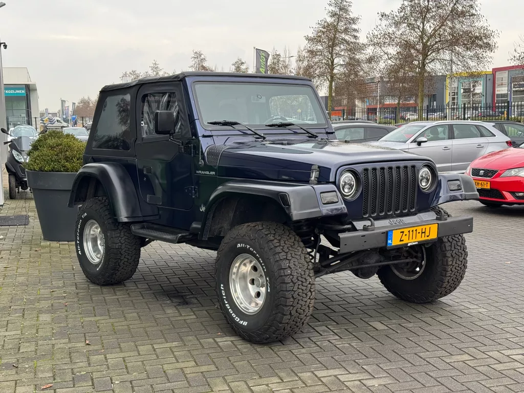 Jeep Wrangler 2.5i Softtop + Hardtop Jeep Wrangler 2.5i Softtop + Hardtop