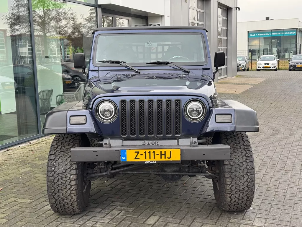 Jeep Wrangler 2.5i Softtop + Hardtop Jeep Wrangler 2.5i Softtop + Hardtop