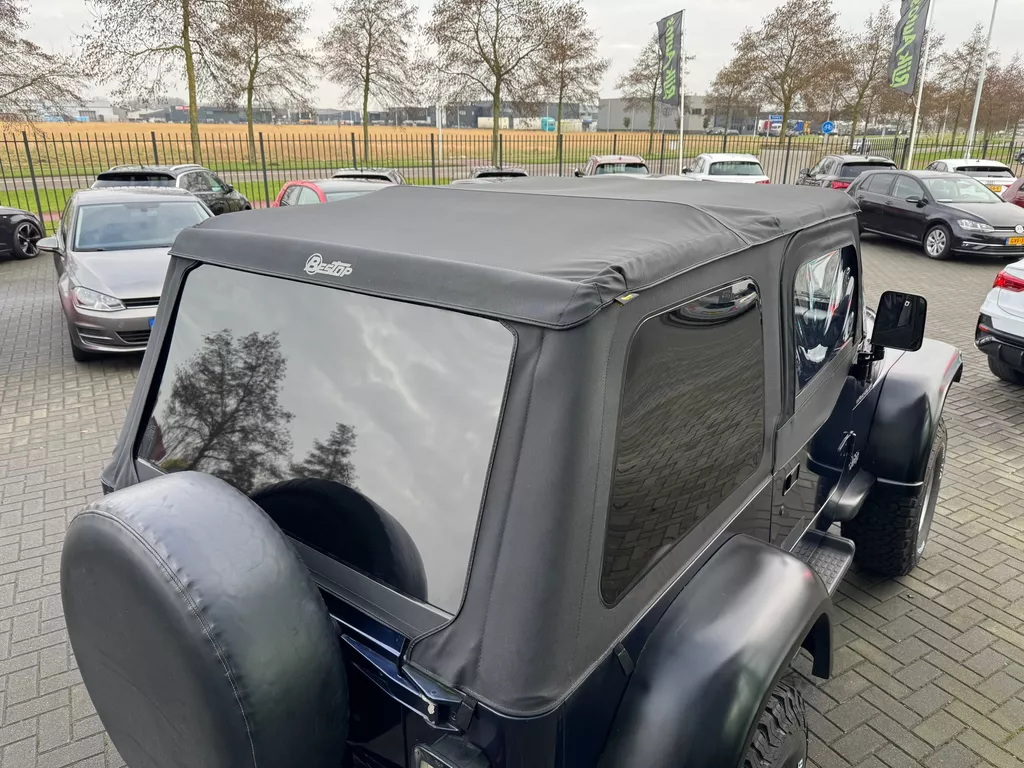 Jeep Wrangler 2.5i Softtop + Hardtop Jeep Wrangler 2.5i Softtop + Hardtop