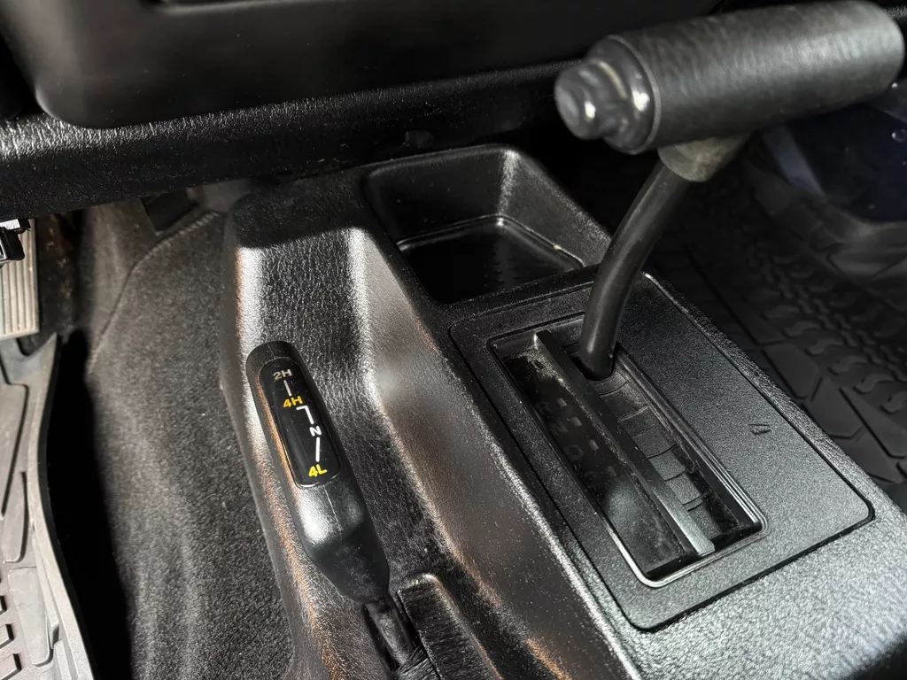 Jeep Wrangler 2.5i Softtop + Hardtop Jeep Wrangler 2.5i Softtop + Hardtop