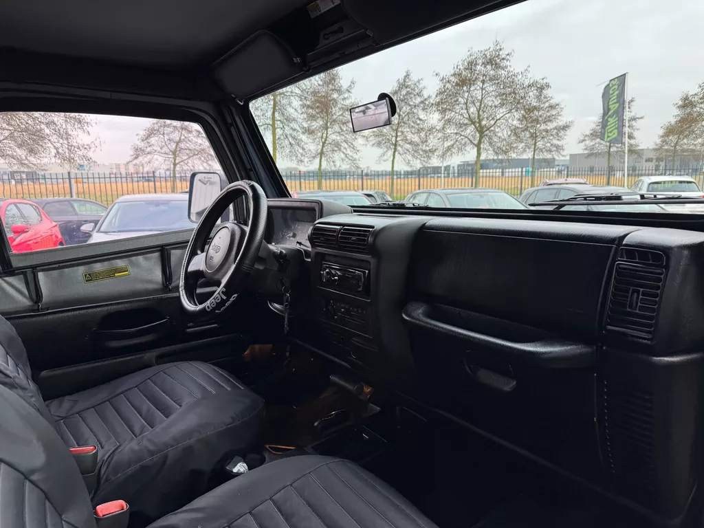 Jeep Wrangler 2.5i Softtop + Hardtop Jeep Wrangler 2.5i Softtop + Hardtop