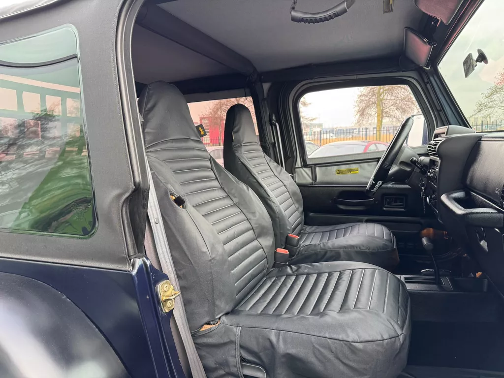 Jeep Wrangler 2.5i Softtop + Hardtop Jeep Wrangler 2.5i Softtop + Hardtop