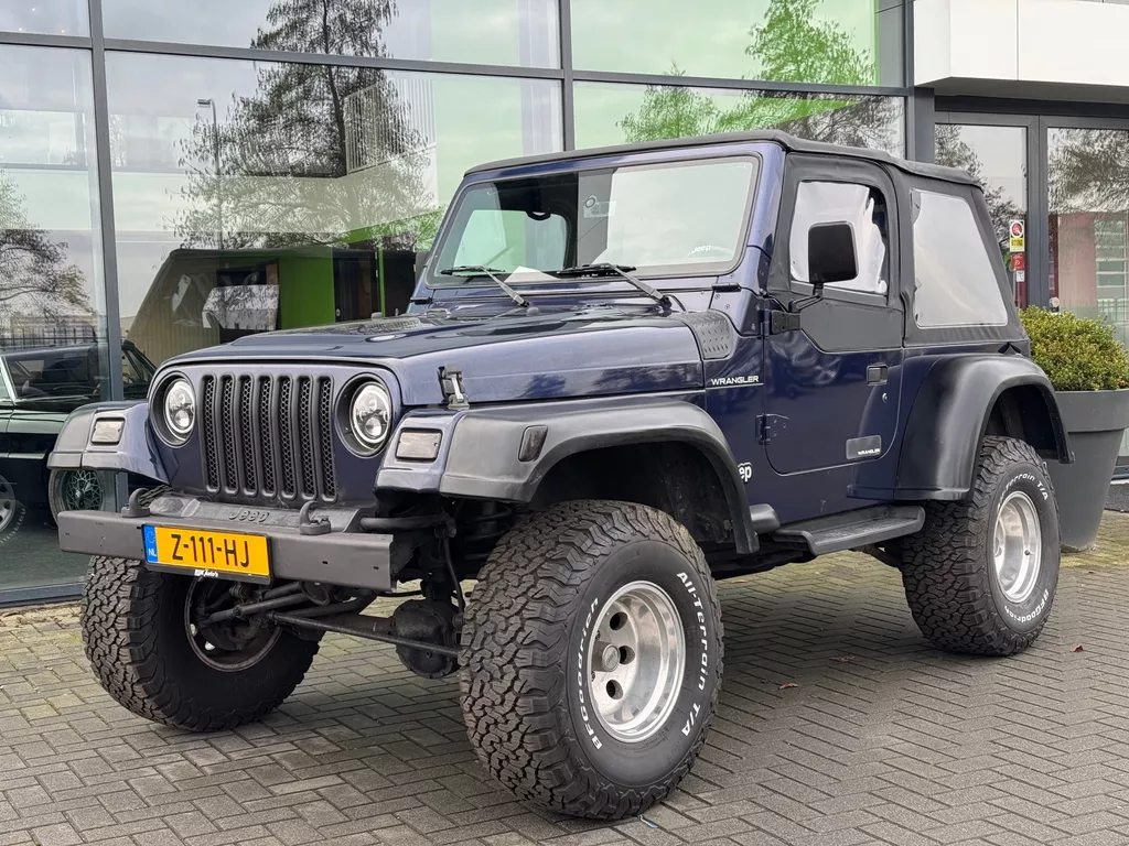 Jeep Wrangler 2.5i Softtop + Hardtop Jeep Wrangler 2.5i Softtop + Hardtop