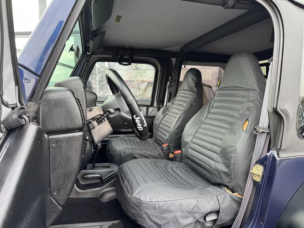 Jeep Wrangler 2.5i Softtop + Hardtop Jeep Wrangler 2.5i Softtop + Hardtop