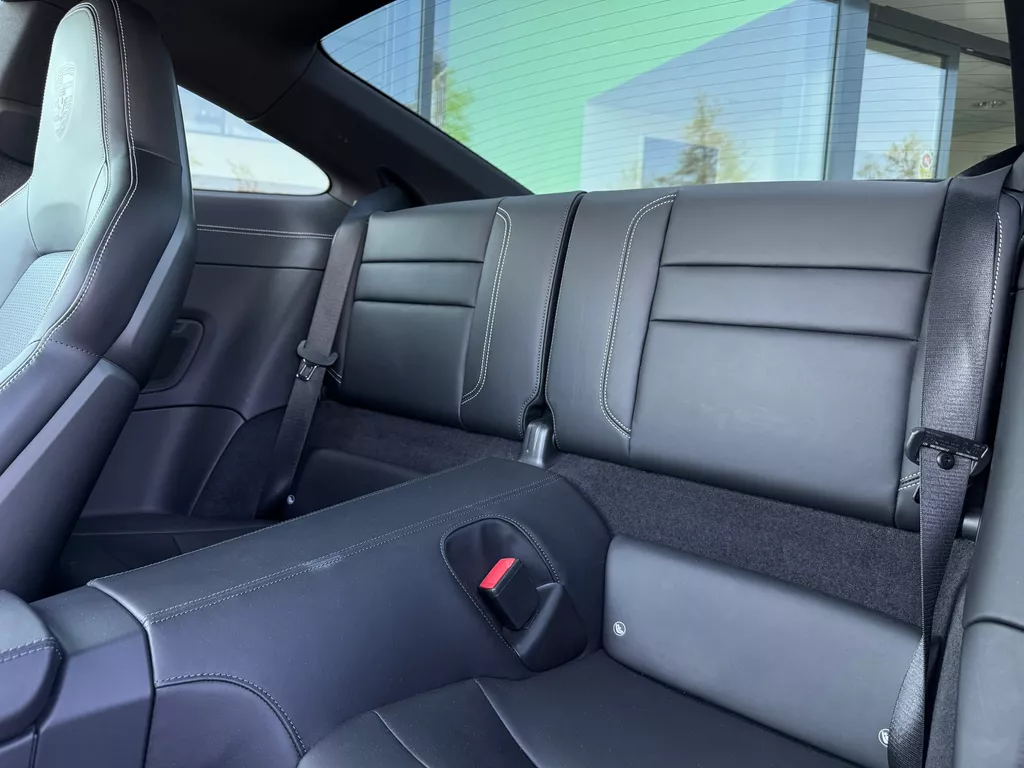 Porsche 992 911 3.0 Carrera * Aerokit * Spyder wheels 21 Porsche 992 911 3.0 Carrera * Aerokit * Spyder wheels 21