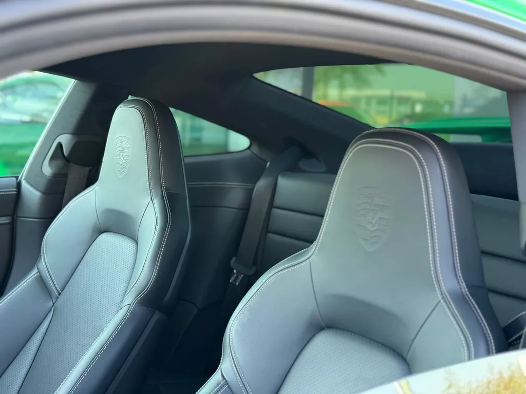 Porsche 992 911 3.0 Carrera * Aerokit * Spyder wheels 21 Porsche 992 911 3.0 Carrera * Aerokit * Spyder wheels 21