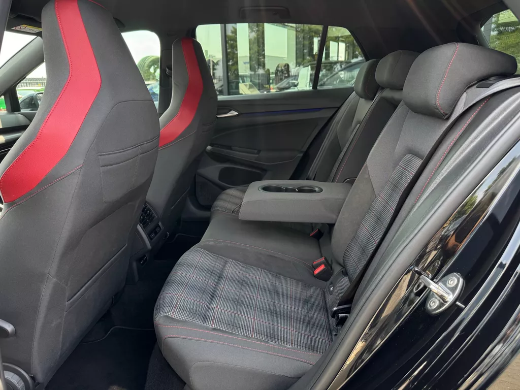 Volkswagen Golf 2.0 TSI GTI * Camera * Stoel + Stuur Verwarming * Carplay * IQ Light Volkswagen Golf 2.0 TSI GTI * Camera * Stoel + Stuur Verwarming * Carplay * IQ Light