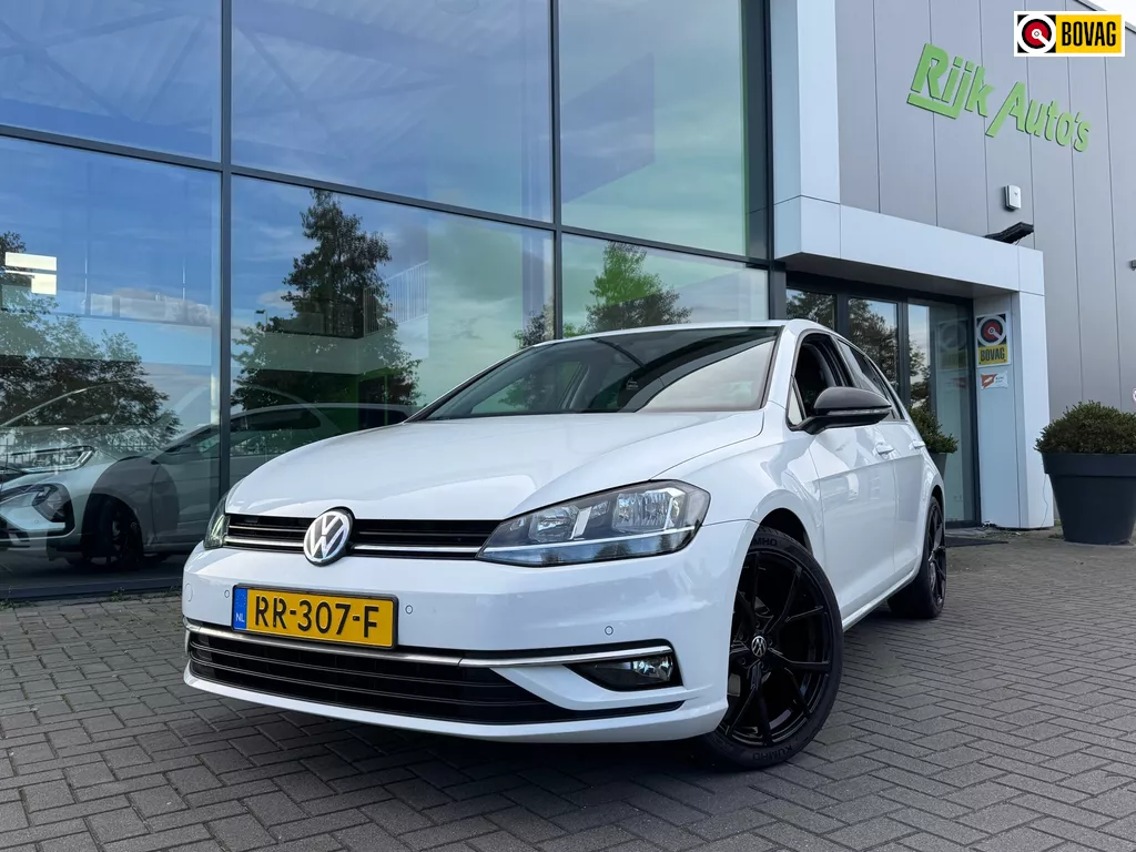 Volkswagen Golf 1.0 TSI * Massage Stoel * Camera * Carplay * Stoelverwarming