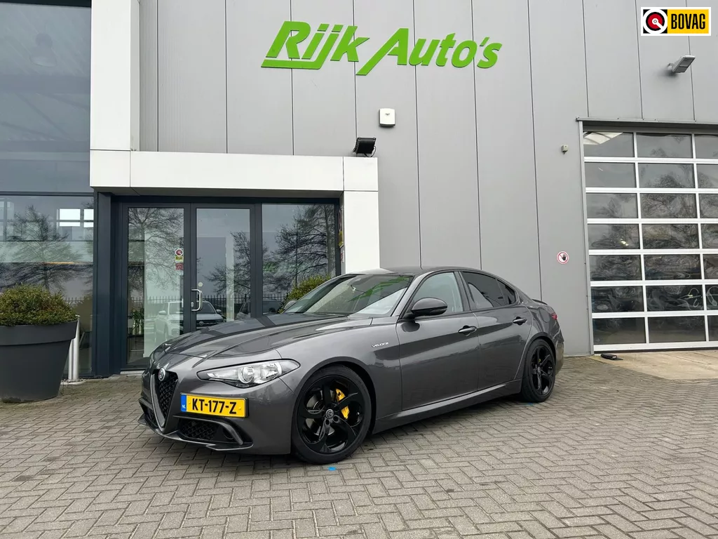 Alfa Romeo Giulia 2.0T * Veloce pack * Stoel + Stuur verwarming* 100% Onderhouden *