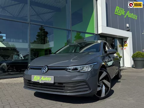 Volkswagen Golf 1.0 eTSI Life * Camera * Stoel + Stuur verwarming * ACC
